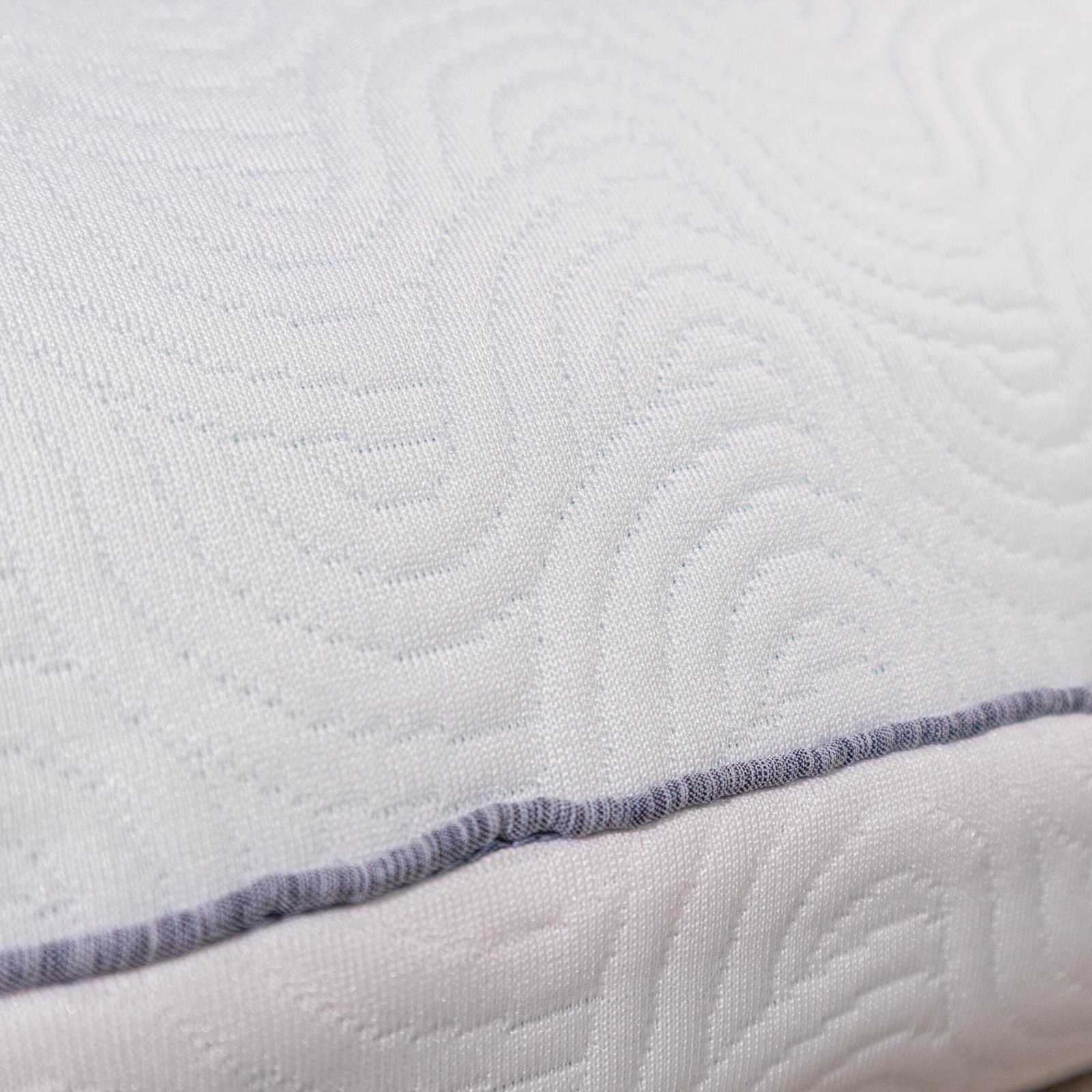 Almohada plana de espuma viscoelástica con funda de cremallera invisible para soporte ergonómico