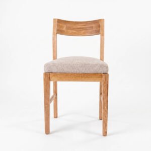 Completa tu comedor con el Asiento Violeta. Ergonomía, soporte en madera y tapizado premium para largas sobremesas. Diseño exclusivo en Bogotá.
