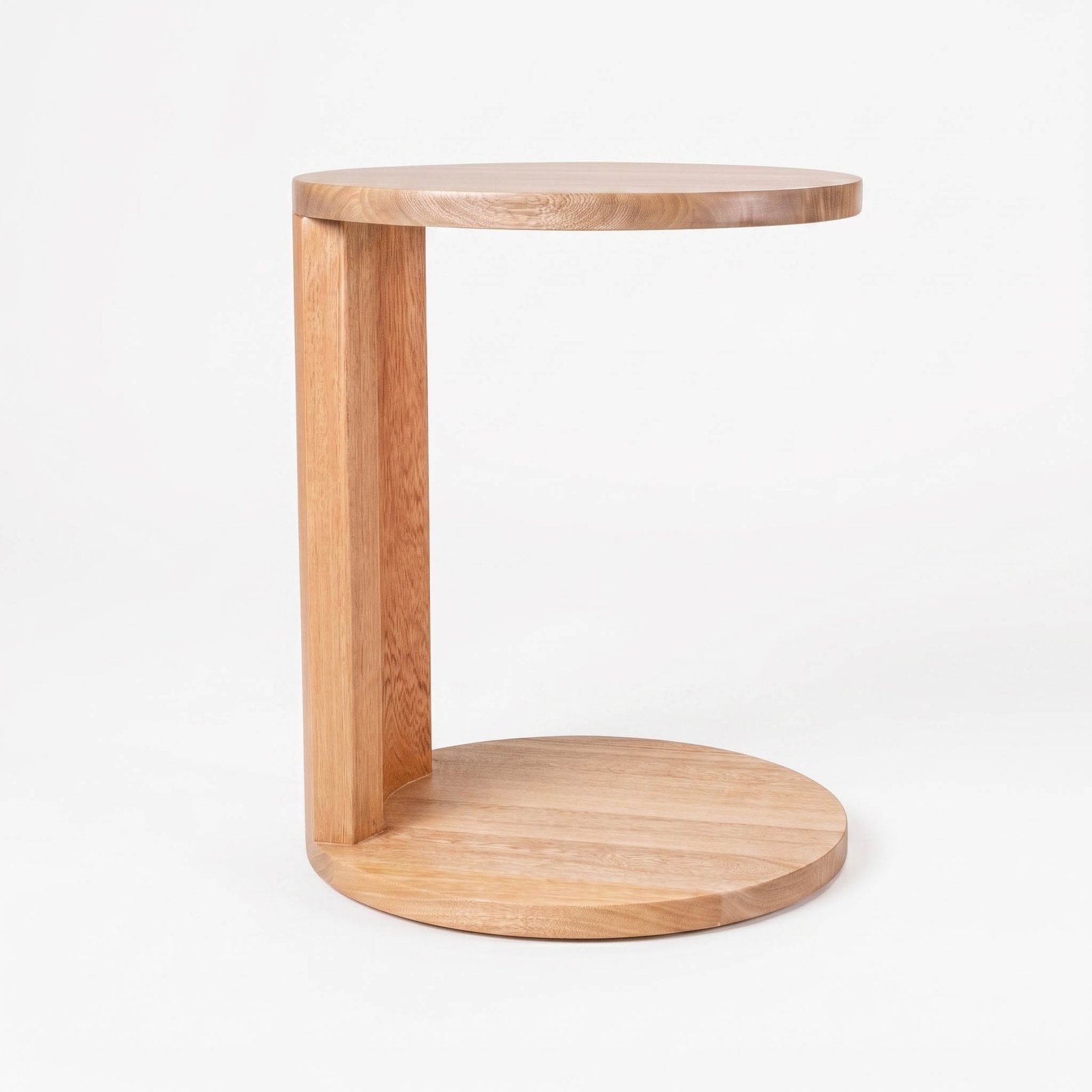 Mesa auxiliar Marruecos de diseño circular en madera flor morado para salas premium en Bogotá