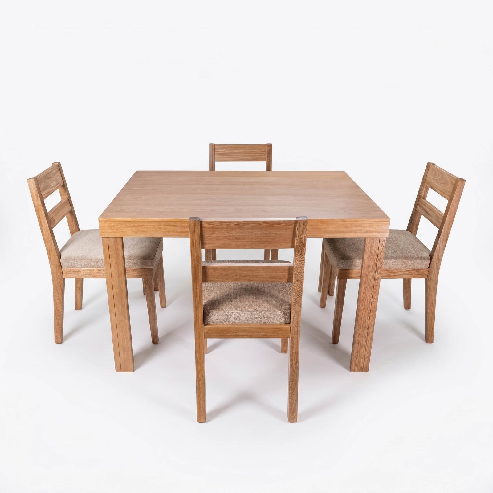 Mesa de comedor Lia de 4 puestos en madera natural de diseño contemporáneo en Bogotá